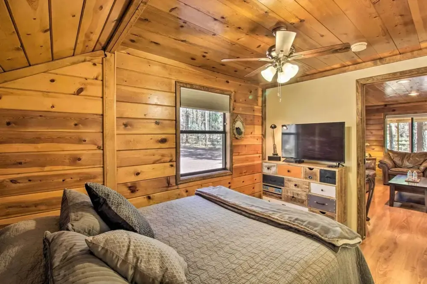 Deck & Grill: Pet-friendly Lakeside Cabin
