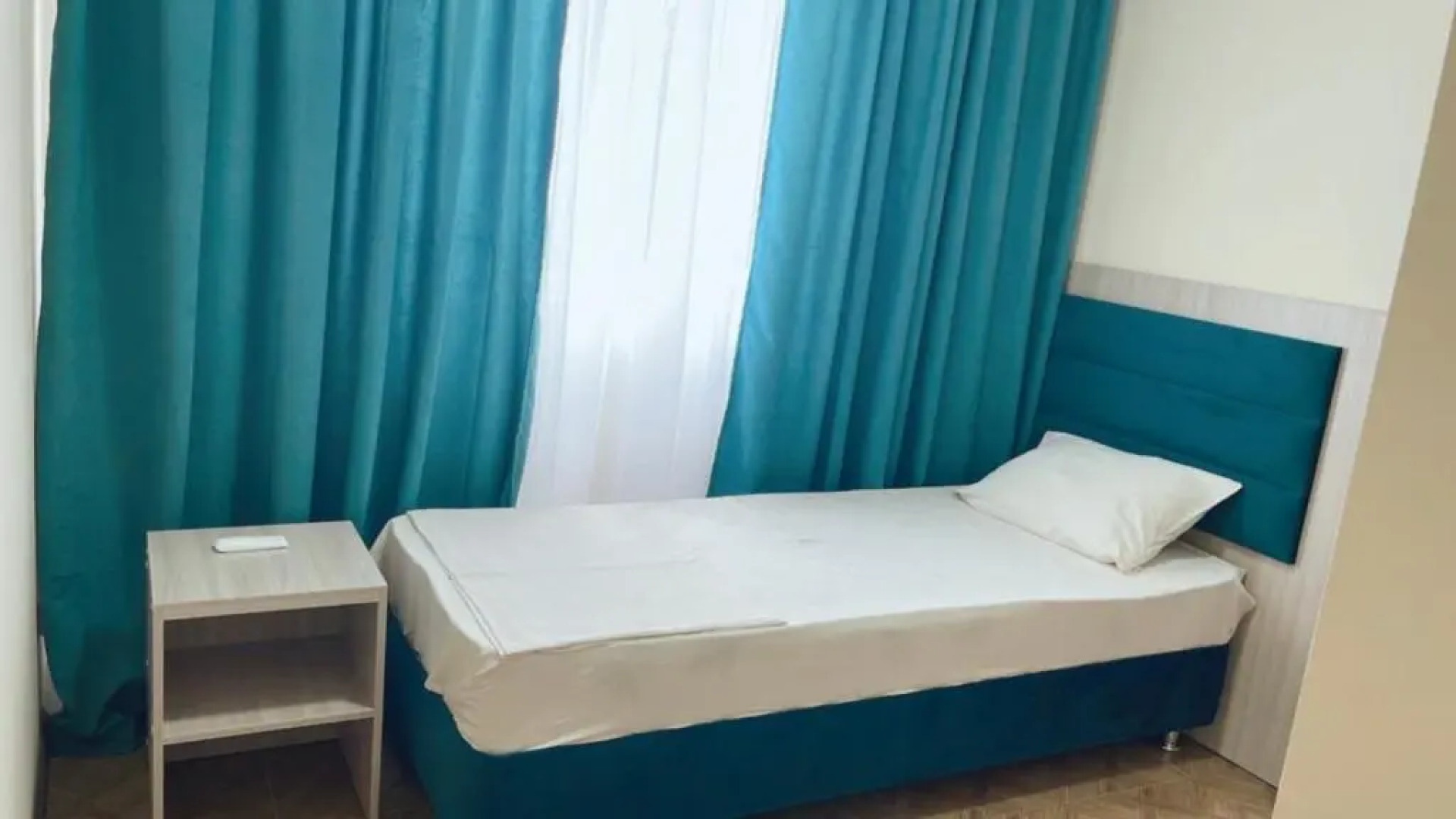 Guest House on Druzhby 1