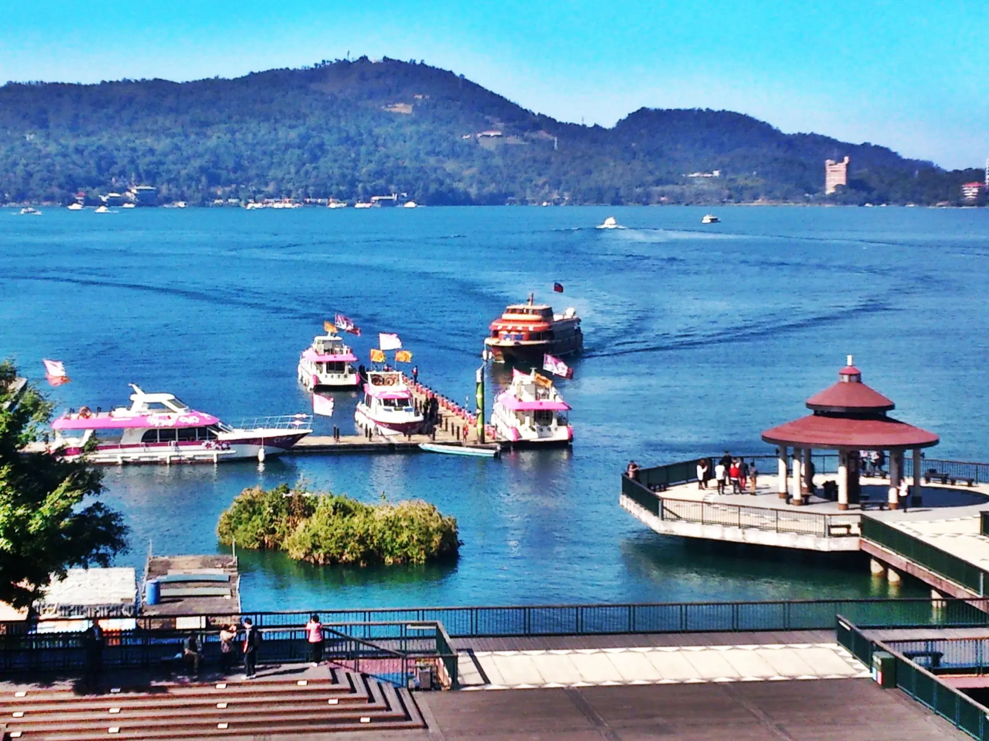 Lake Inn