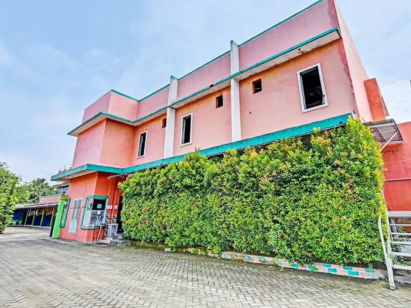 SPOT ON 91376 Hotel Bintang Flores