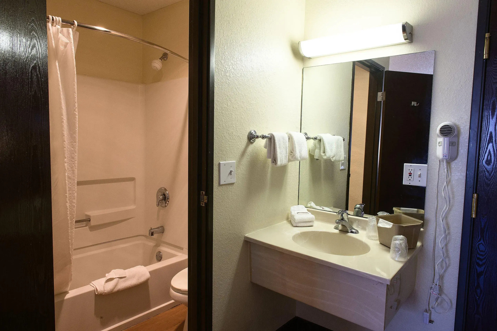 Red Roof Inn & Suites Omaha - Council Bluffs