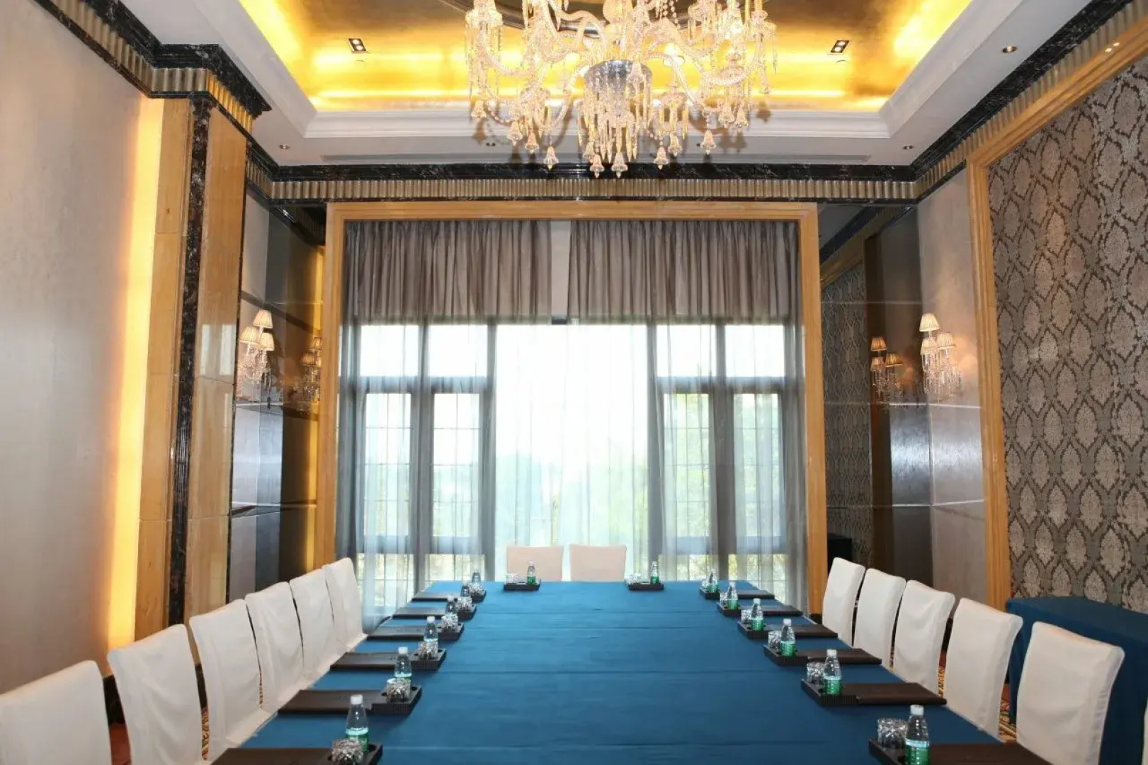 Chateau Star River Hotel