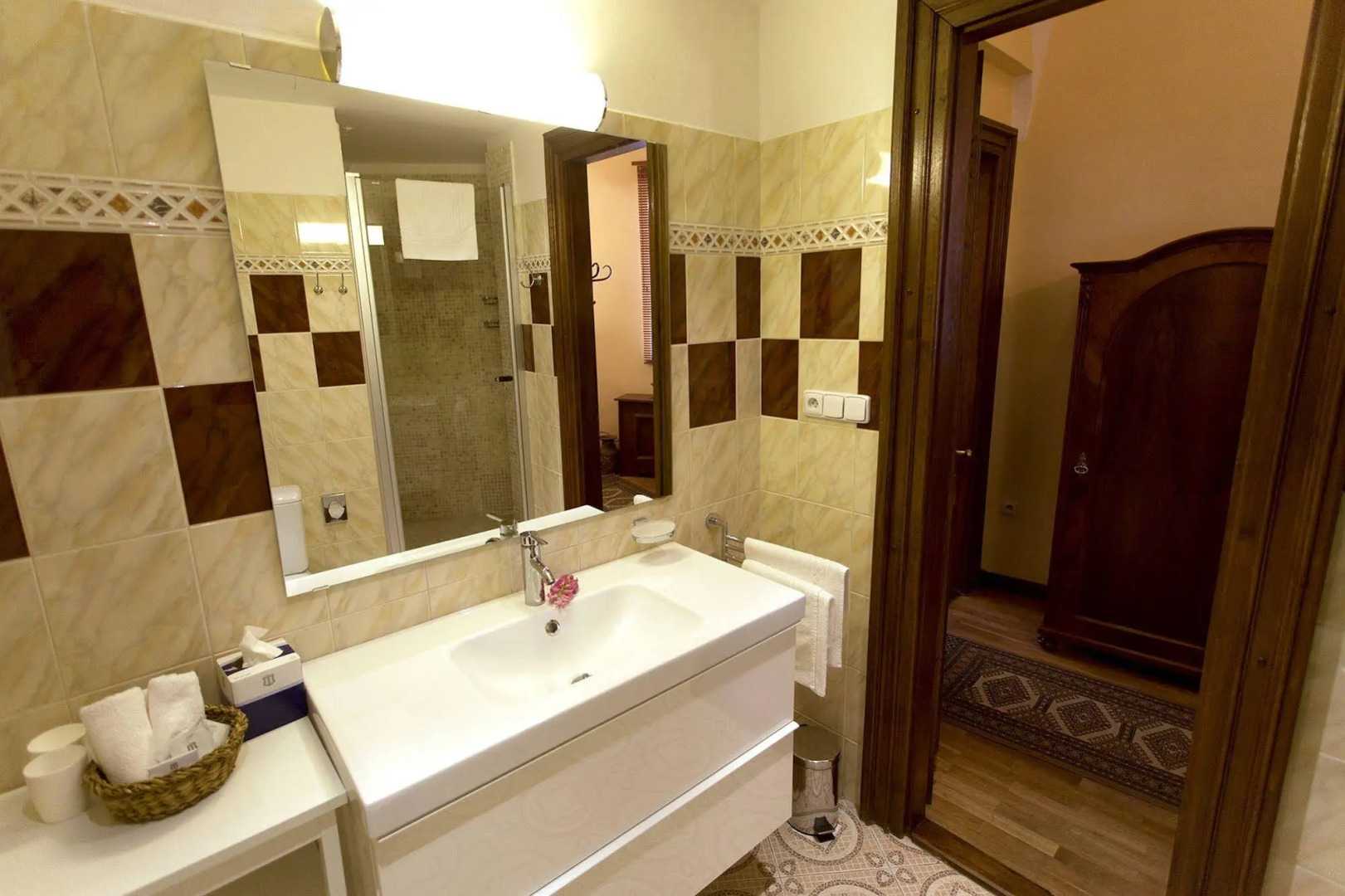 Aurus by Adrez Living