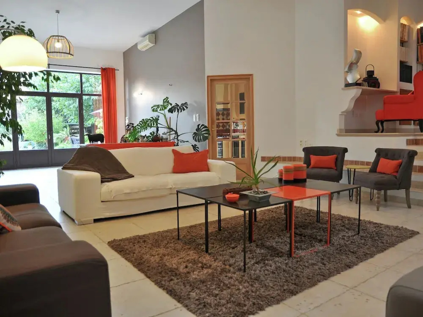 Beautiful and Stylish Town House With Private Swimming Pool in the Middle of Cavaillon