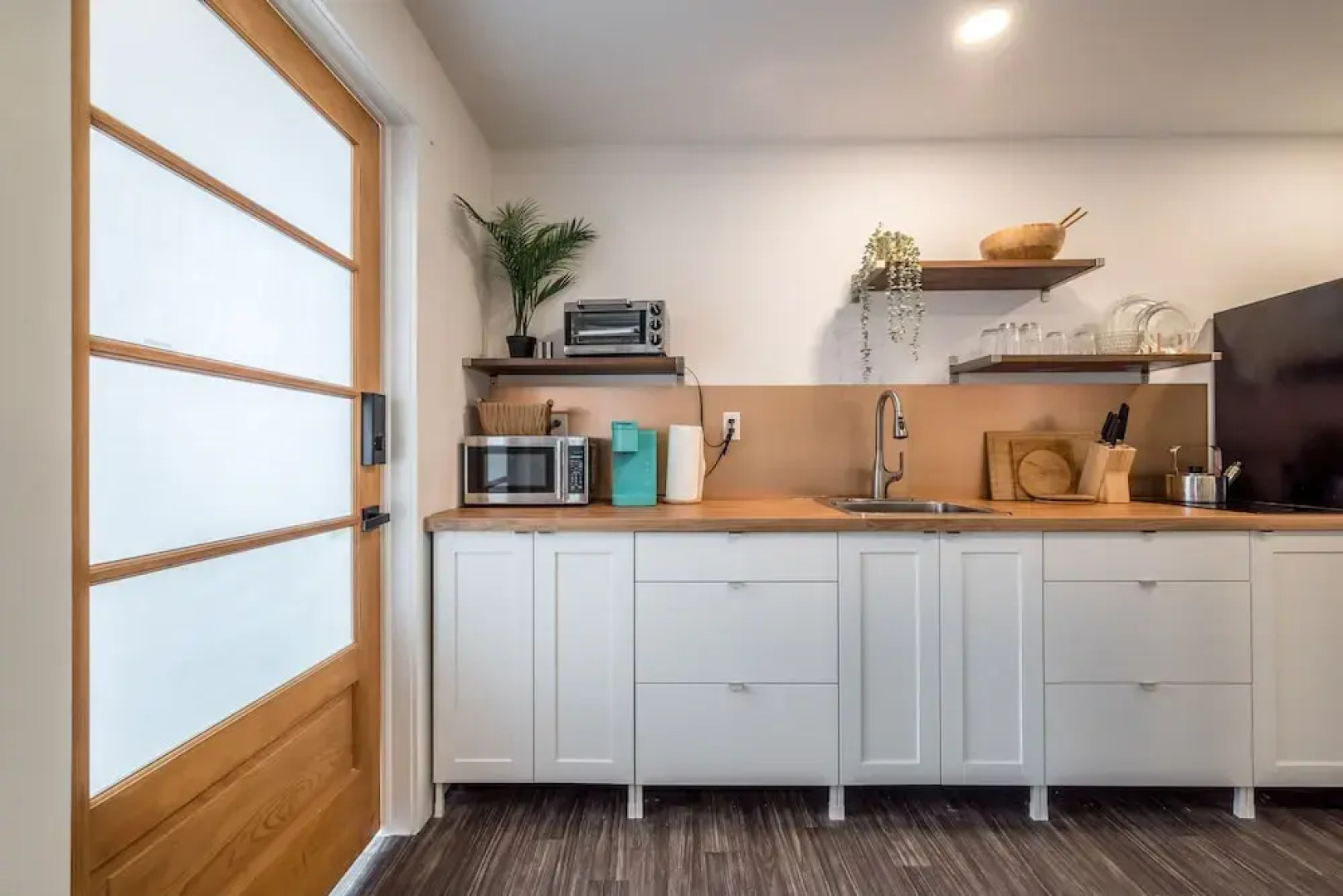 Cozy Fully-Equipped 2 Bedroom Suite