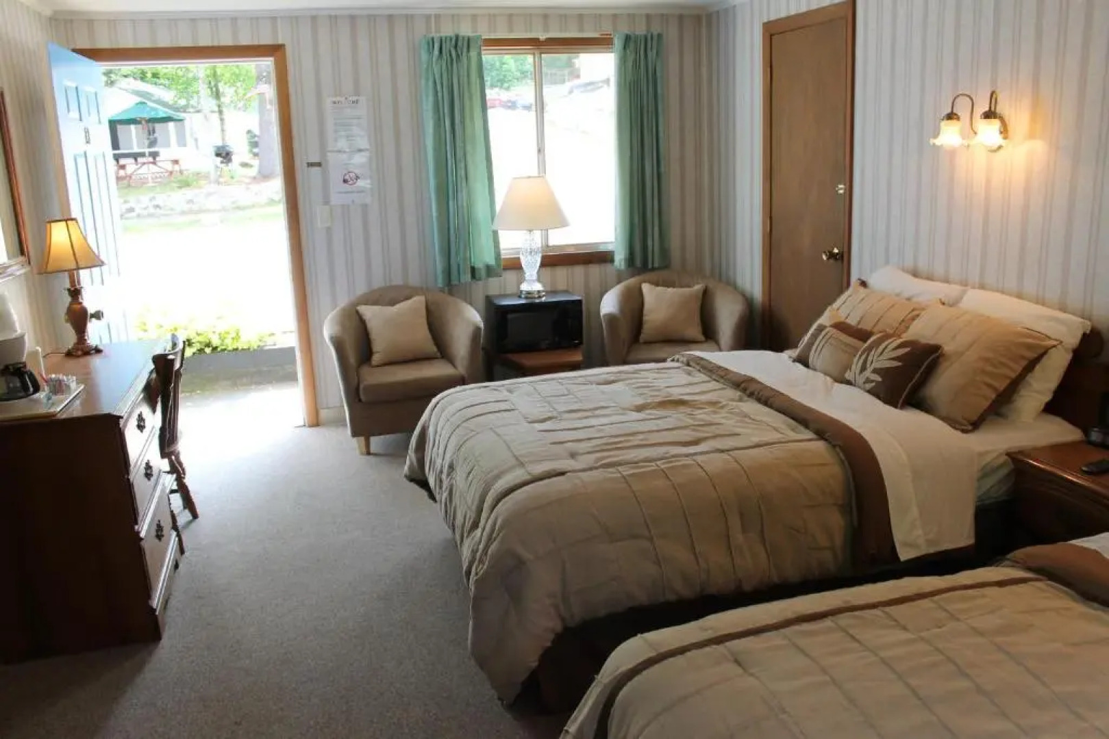 Weirs Beach Motel and Cottages