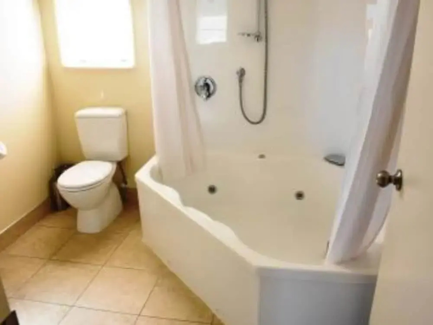 BKs Chardonnay Motor Lodge