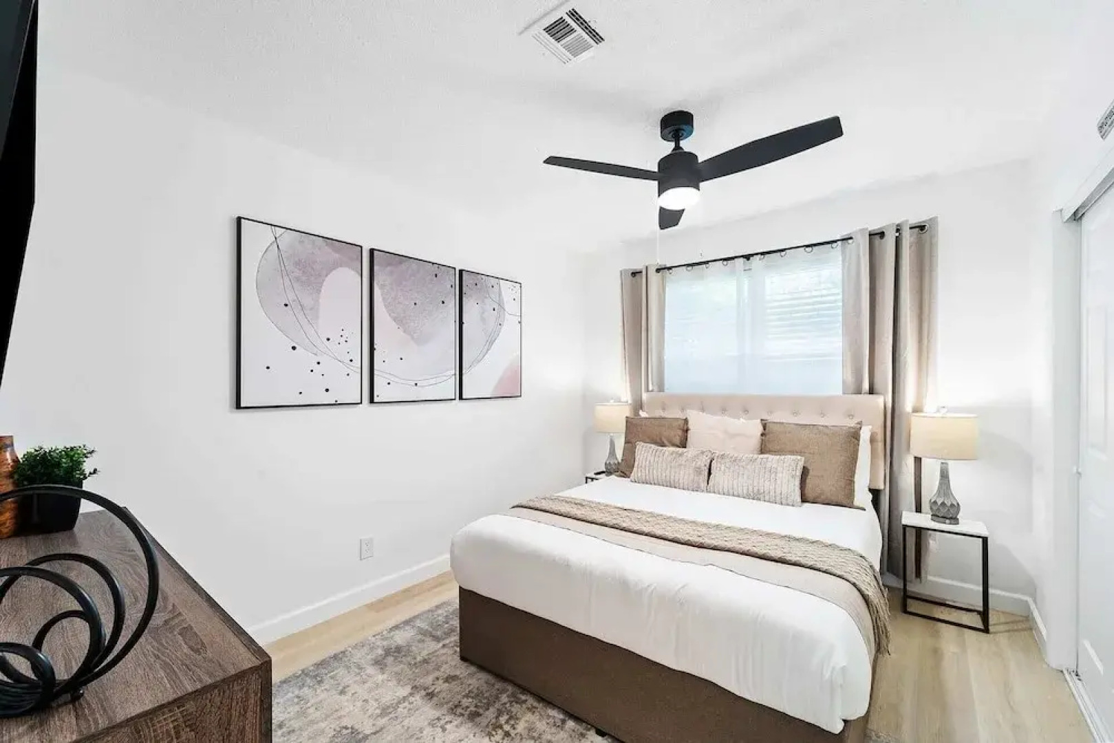 Spacious 8BR w/ Guesthouse + Pool & Tons of Games