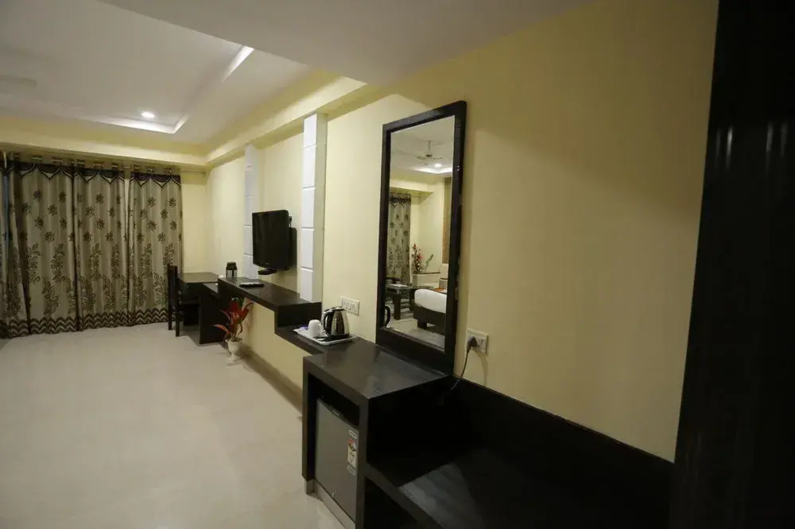 Hotel Paras Inn by Treebo Hotels