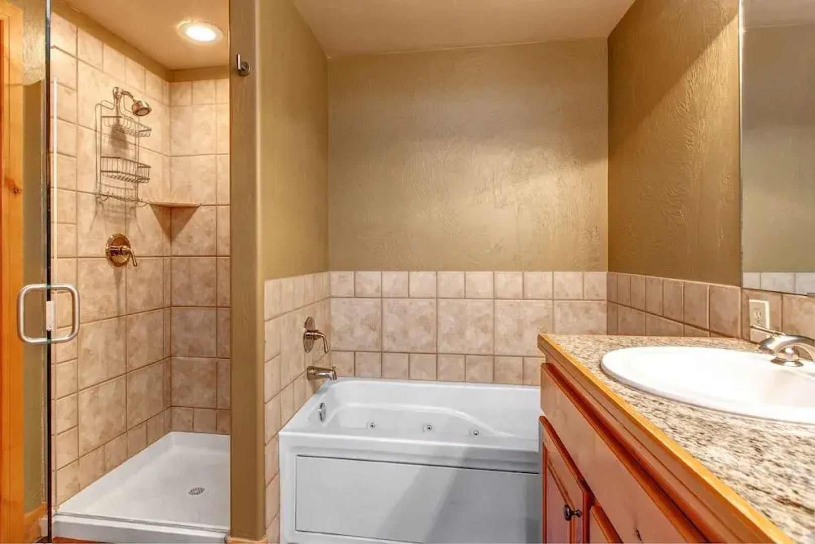 Warm and Spacious Home Base at Redstone by RedAwning