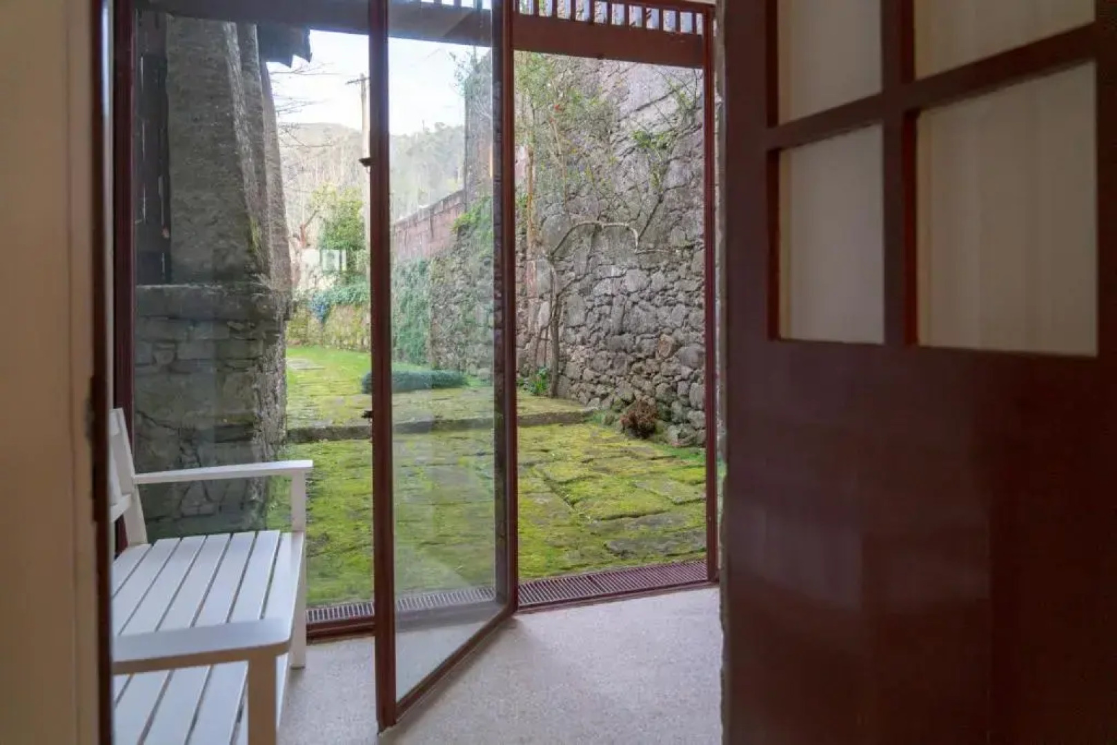 Liiiving in Moledo Historical Pool Villa