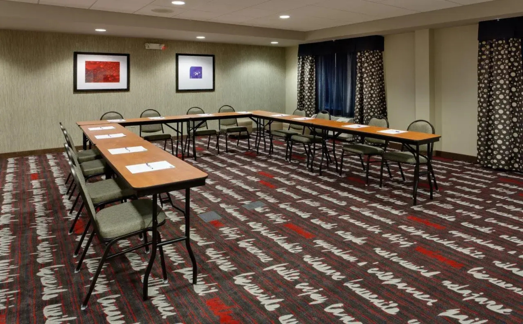 Holiday Inn Express Hotel & Suites York NE - Market by IHG