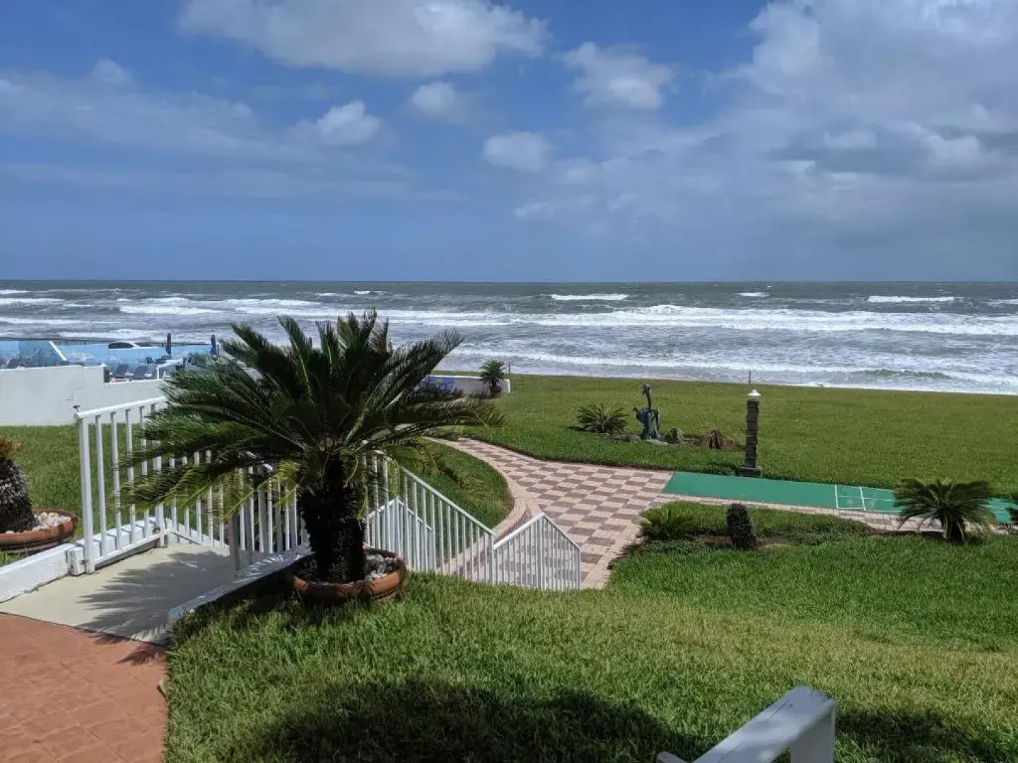 Shoreline Suites & Cabana Cottages