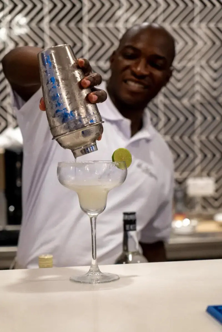 Le Mersenne Zanzibar, Autograph Collection