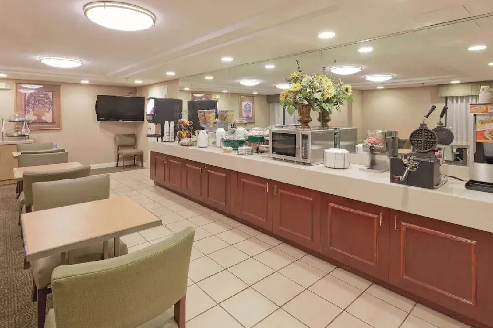 La Quinta Inn & Suites Warwick Providence Airport