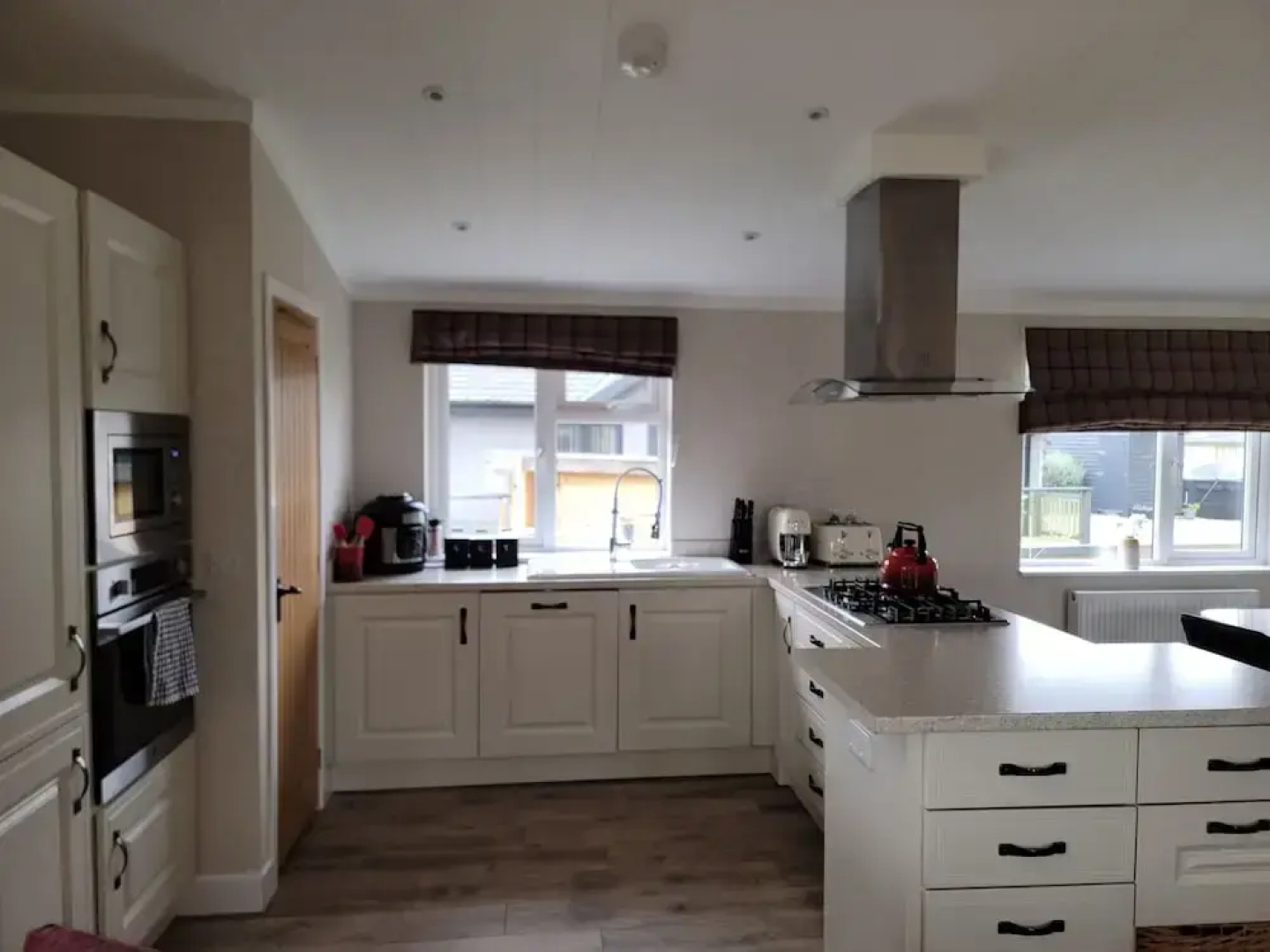 Luxury 2-bed Lodge in Routh, Sleeps 4 With Hot Tub