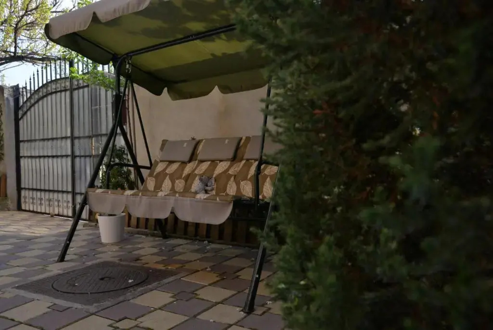 Collosal Apartment with Garden