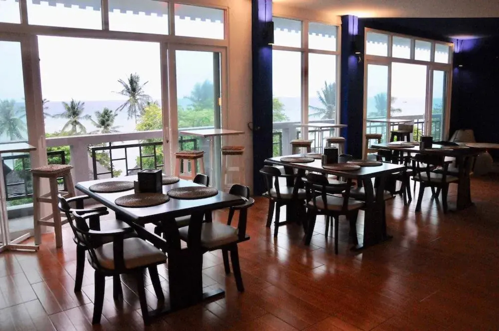 Oasis Hotel-Pods - Adults Only