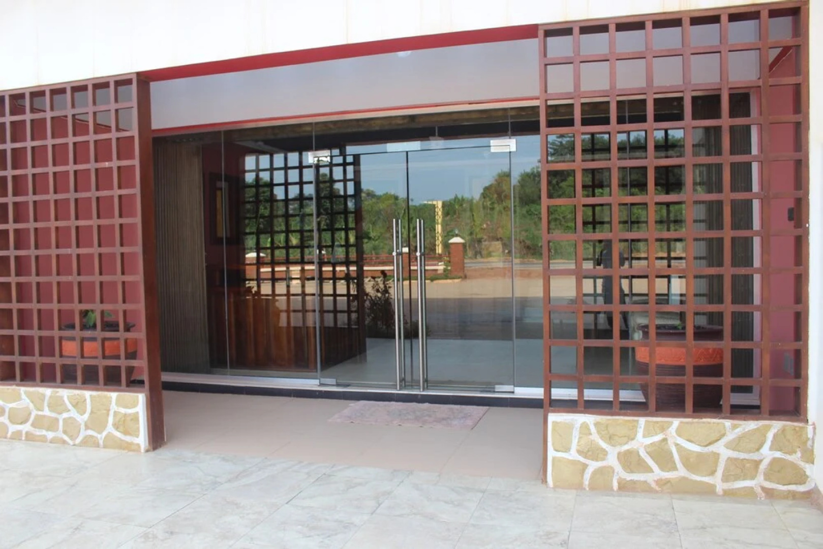 Oguaa Apartments & Lodging