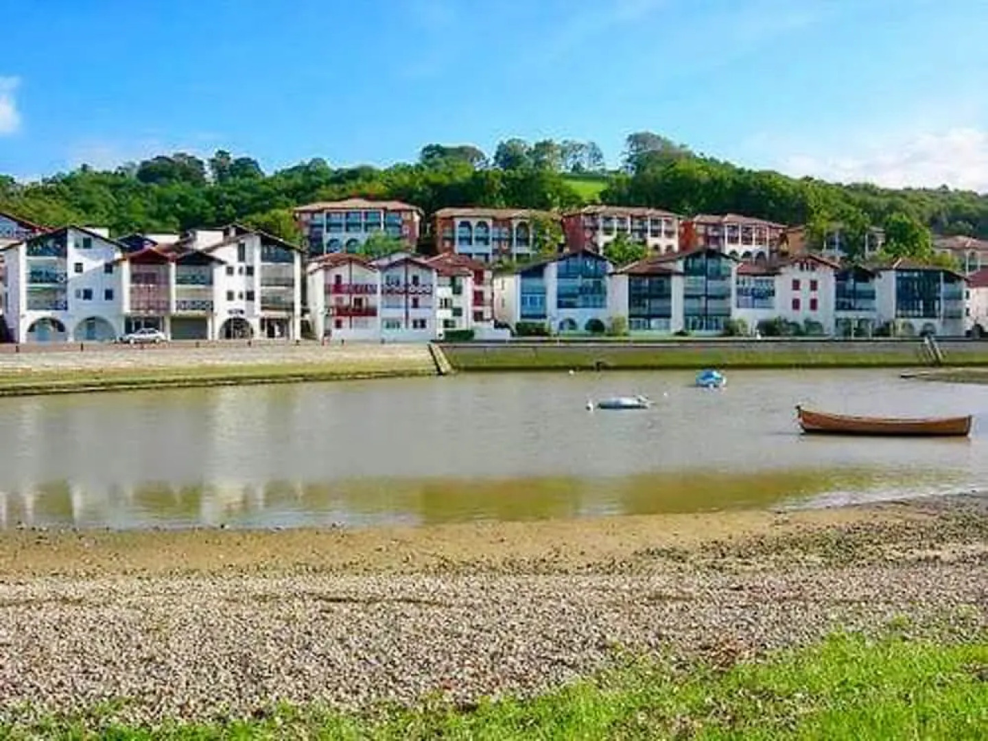 Studio in Ciboure, With Wonderful sea View, Shared Pool, Furnished Balcony - 300 m From the Beach