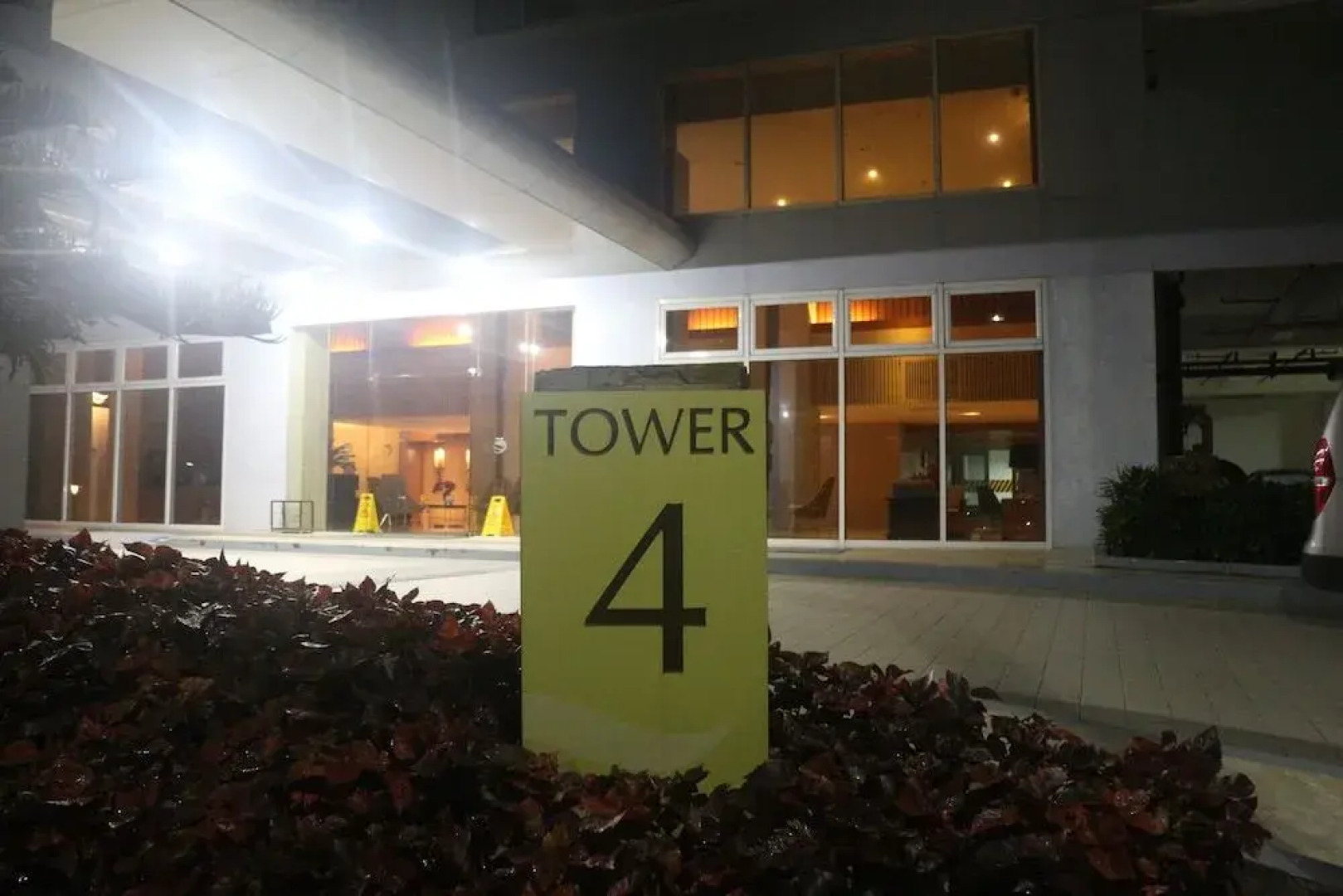 Dr. Calayan's Cozy Wind Residences Tagaytay Taal View