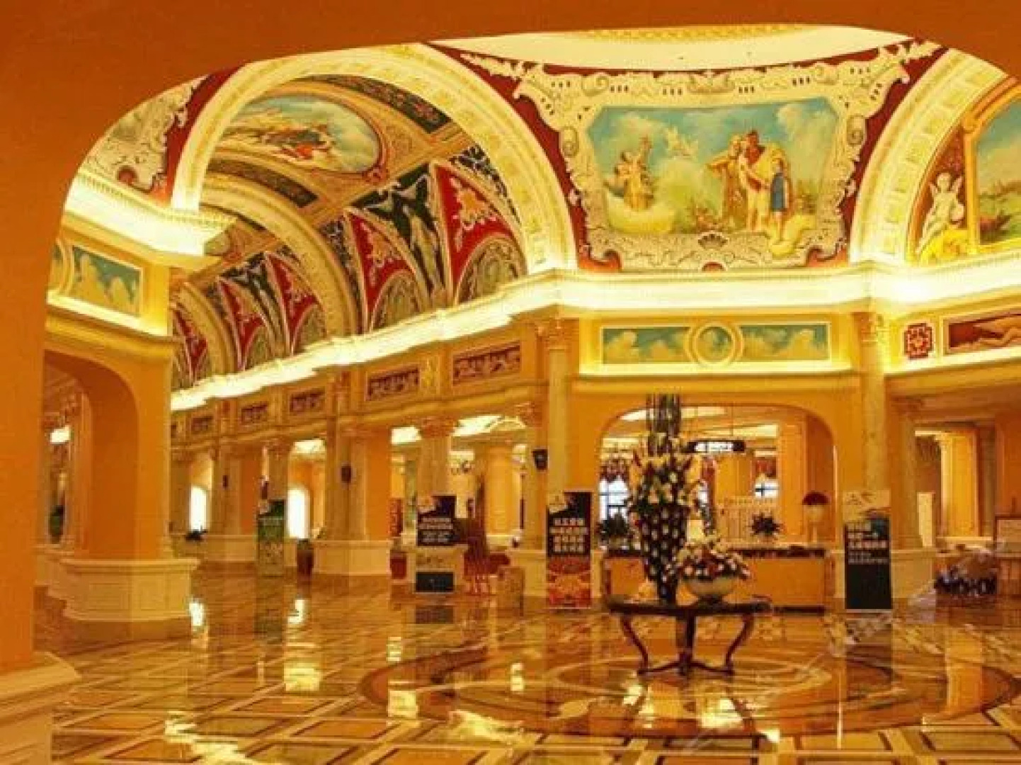 Country Garden Hill Lake Phoenix Hotel