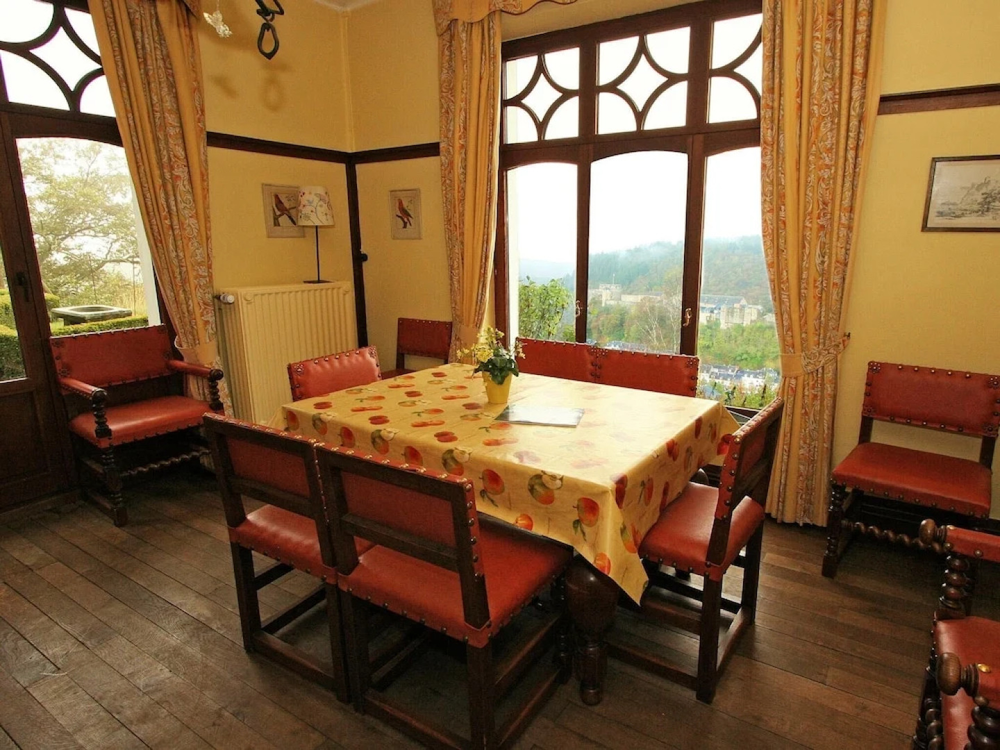 Quaint Holiday Home with Jacuzzi in Bouillon Ardennes