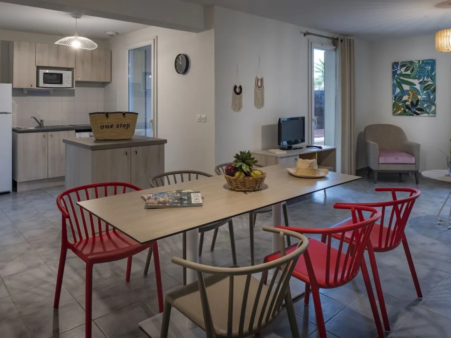 Semi-detached Home in Mediterranean Style, With Nice AC