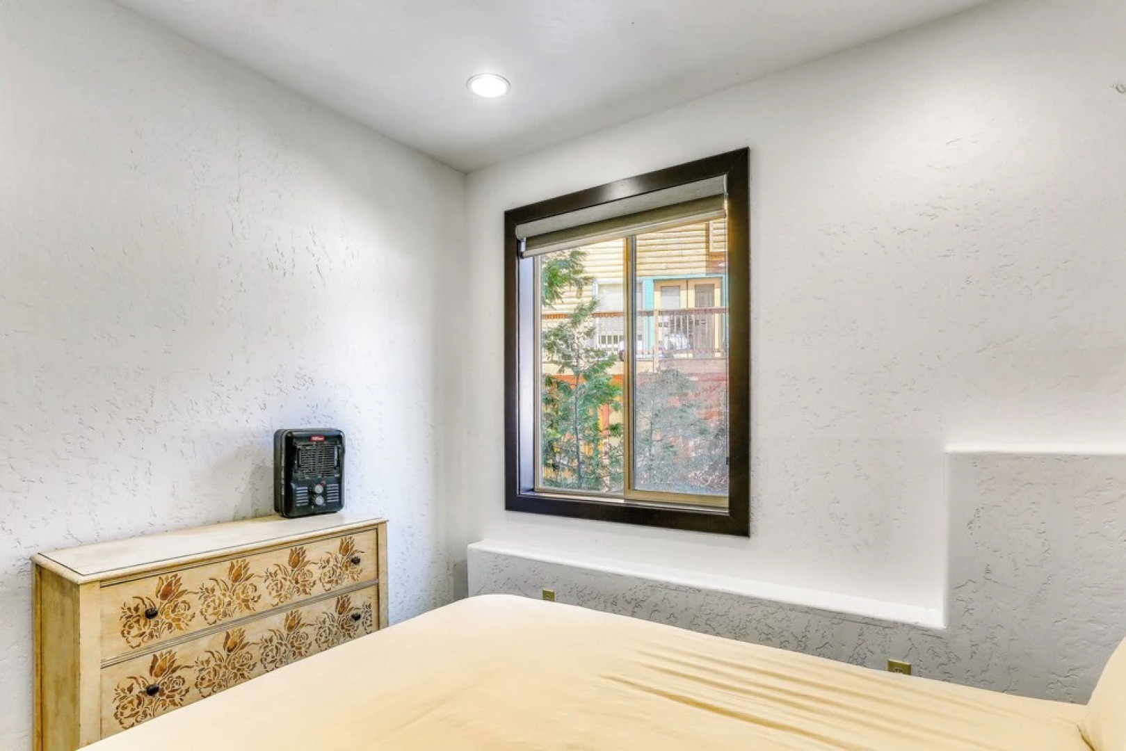 3 Mi to Shaver Lake: Family Home w/ Deck!