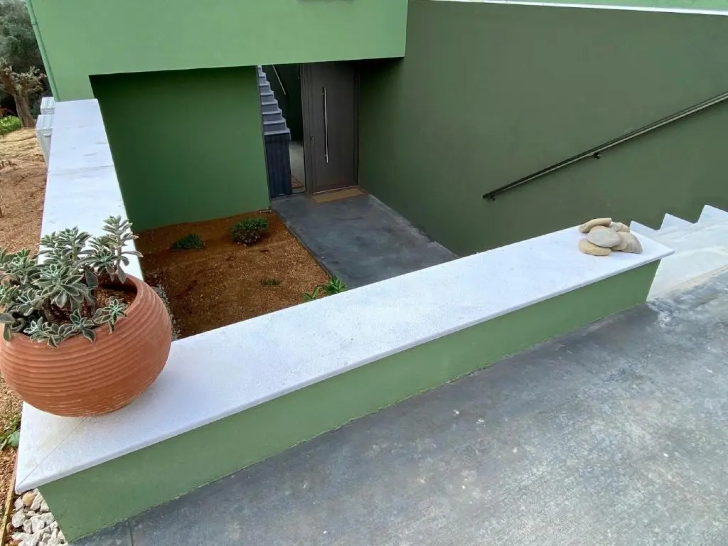 FinIQ Boutiq Studios + Apartment