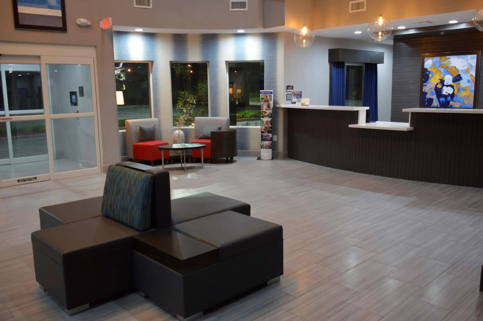 Del-Mar Airport Inn & Suites