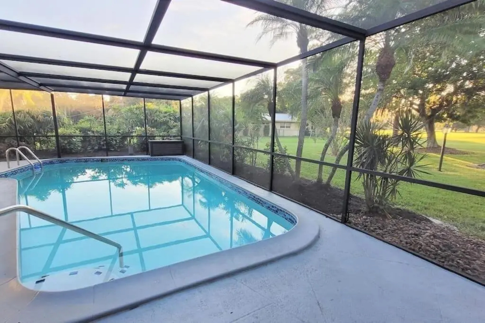 Remodeled 4BR Pool Home / Golf View/Near Beaches