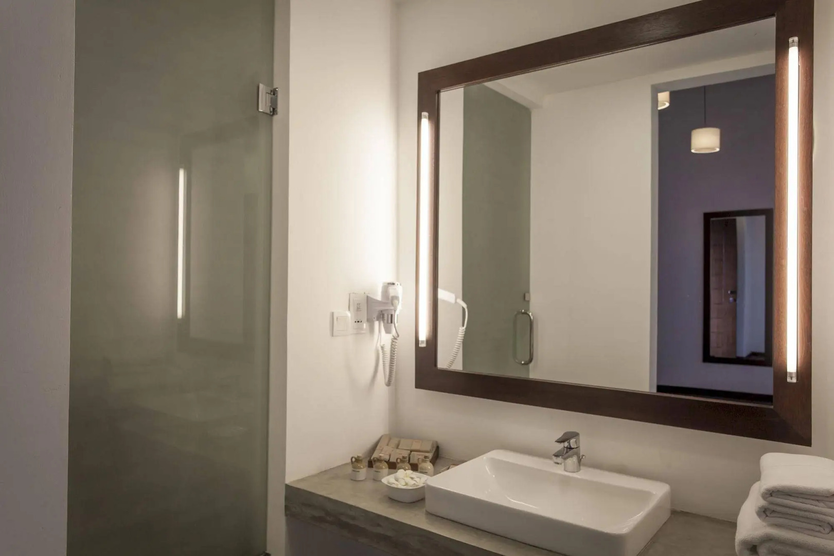 Отель The Calm Resort & Spa