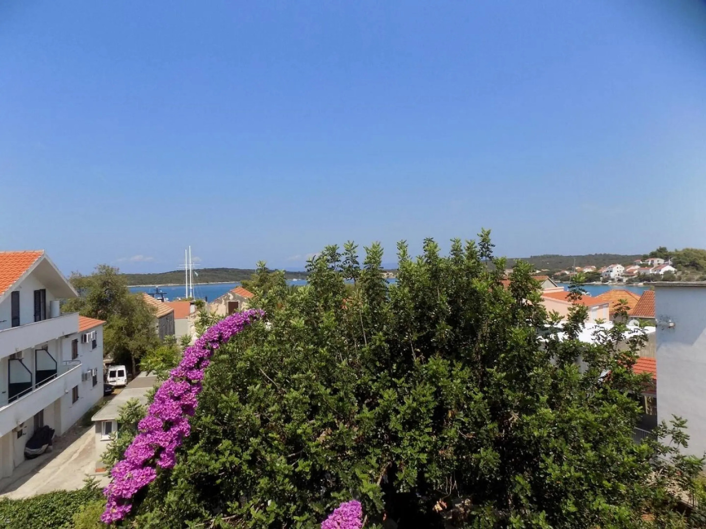 Ljube - quiet location & close to the beach - A2(4+1)