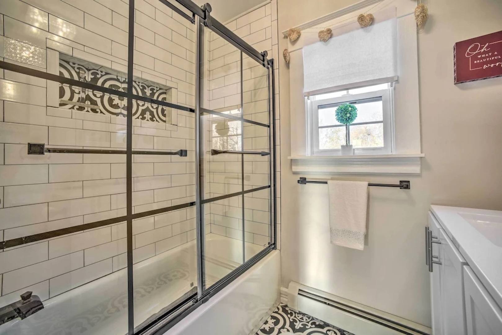 Family-friendly Glens Falls Home w/ Sun Porch