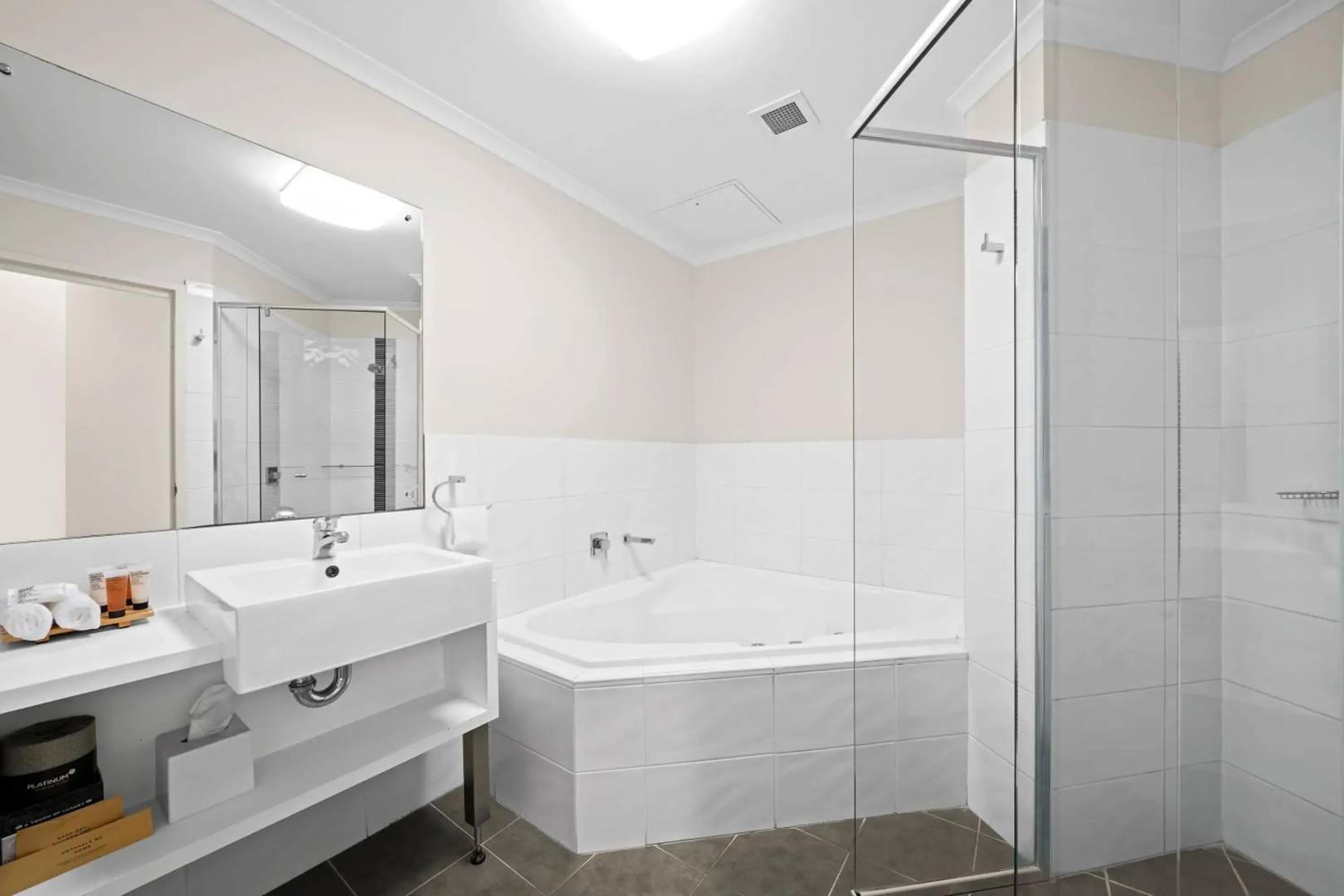 Macquarie Waters Boutique Apartment Hotel