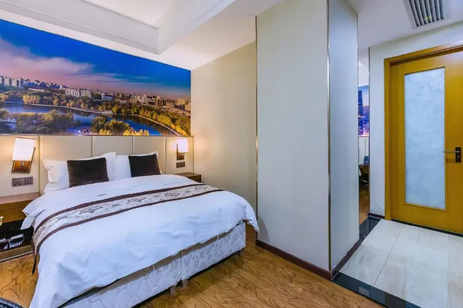 Chonpines Hotels·Caoqiao Metro Station