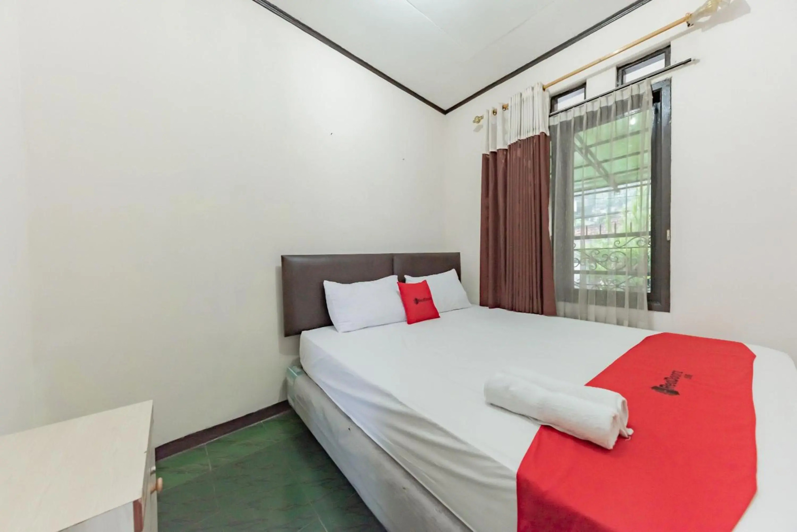 OYO 677 Rianes Family Guest House