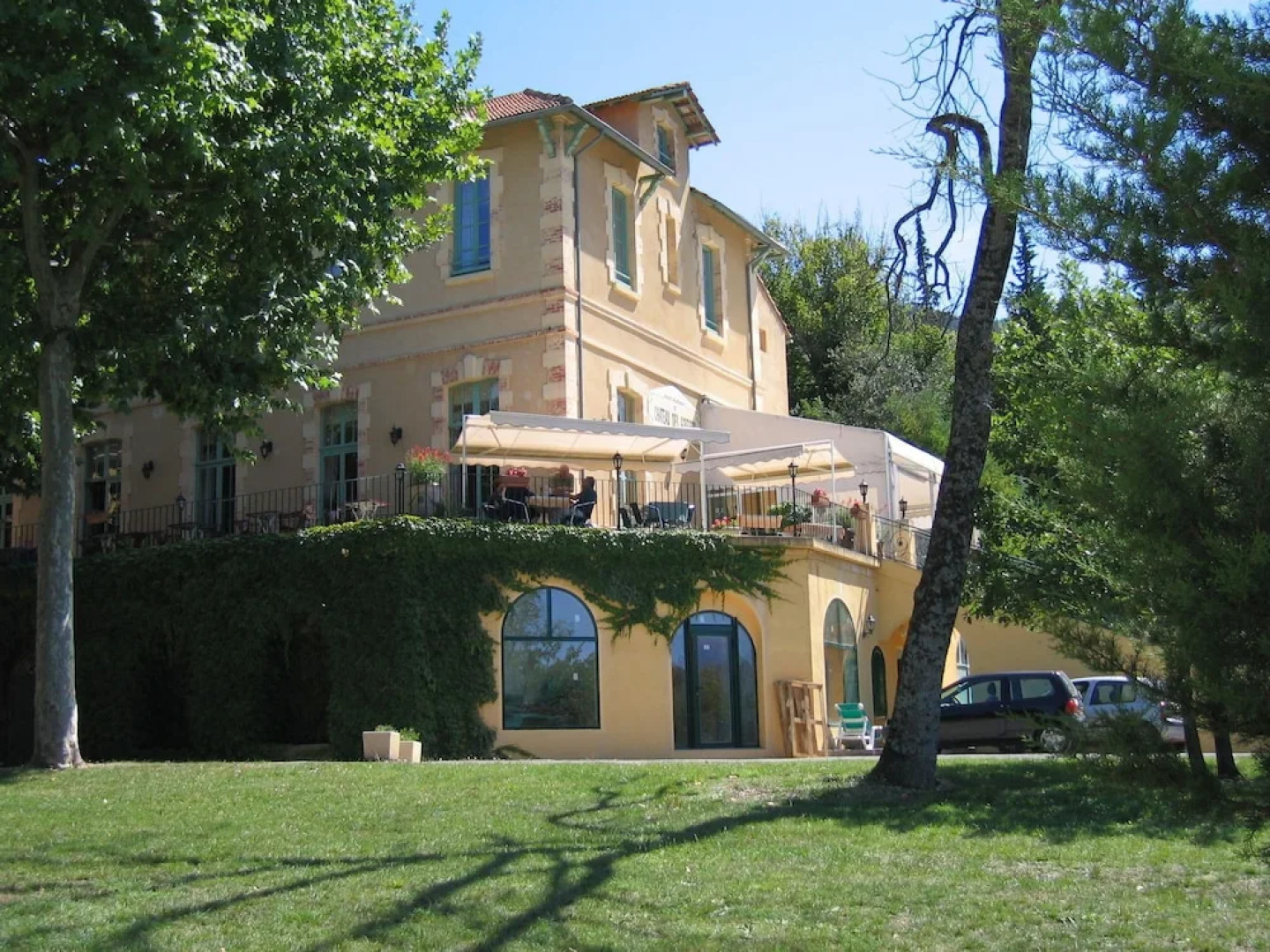 Two Studios With Pool, in Garden Park Nearby Spas and Views at the Mont Ventoux