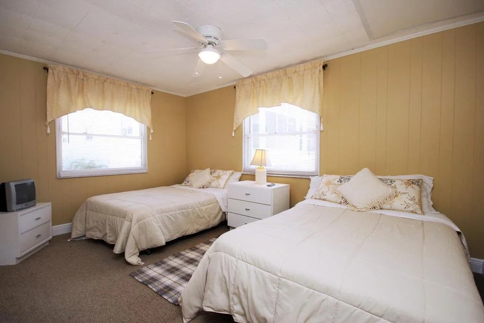 Pelican Beach Beach Front 4 s 4 Br home by RedAwning