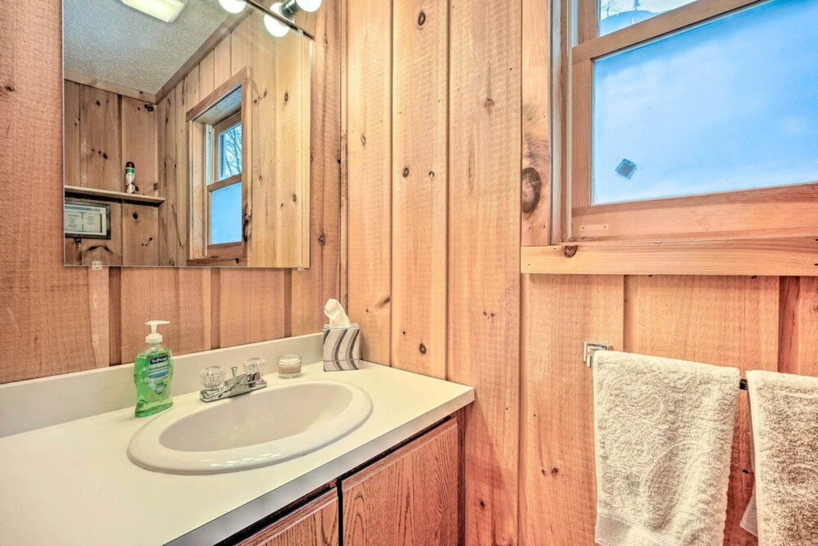 Relaxing Home Mins From Mt Snow, Hiking, & Lakes