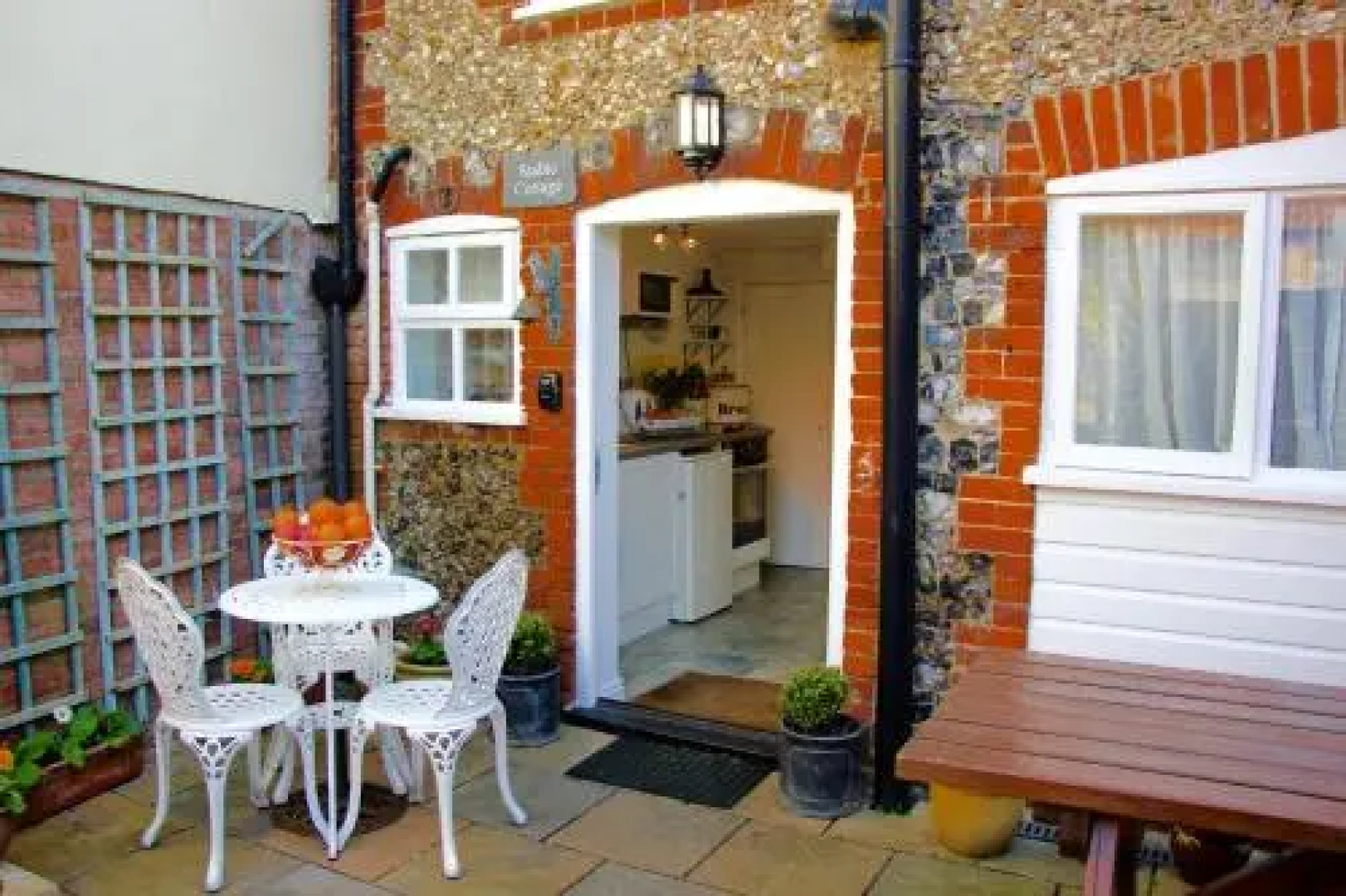 Romantic Flint Cottage on the Suffolk Coast