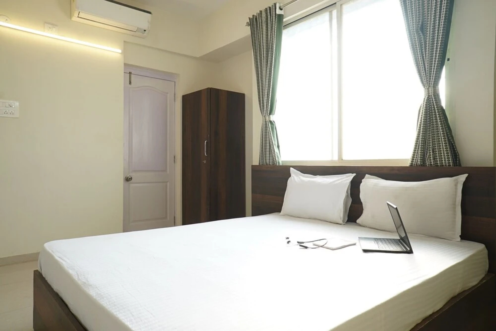 OYO 28029 Living Luxurious Studio Rooms