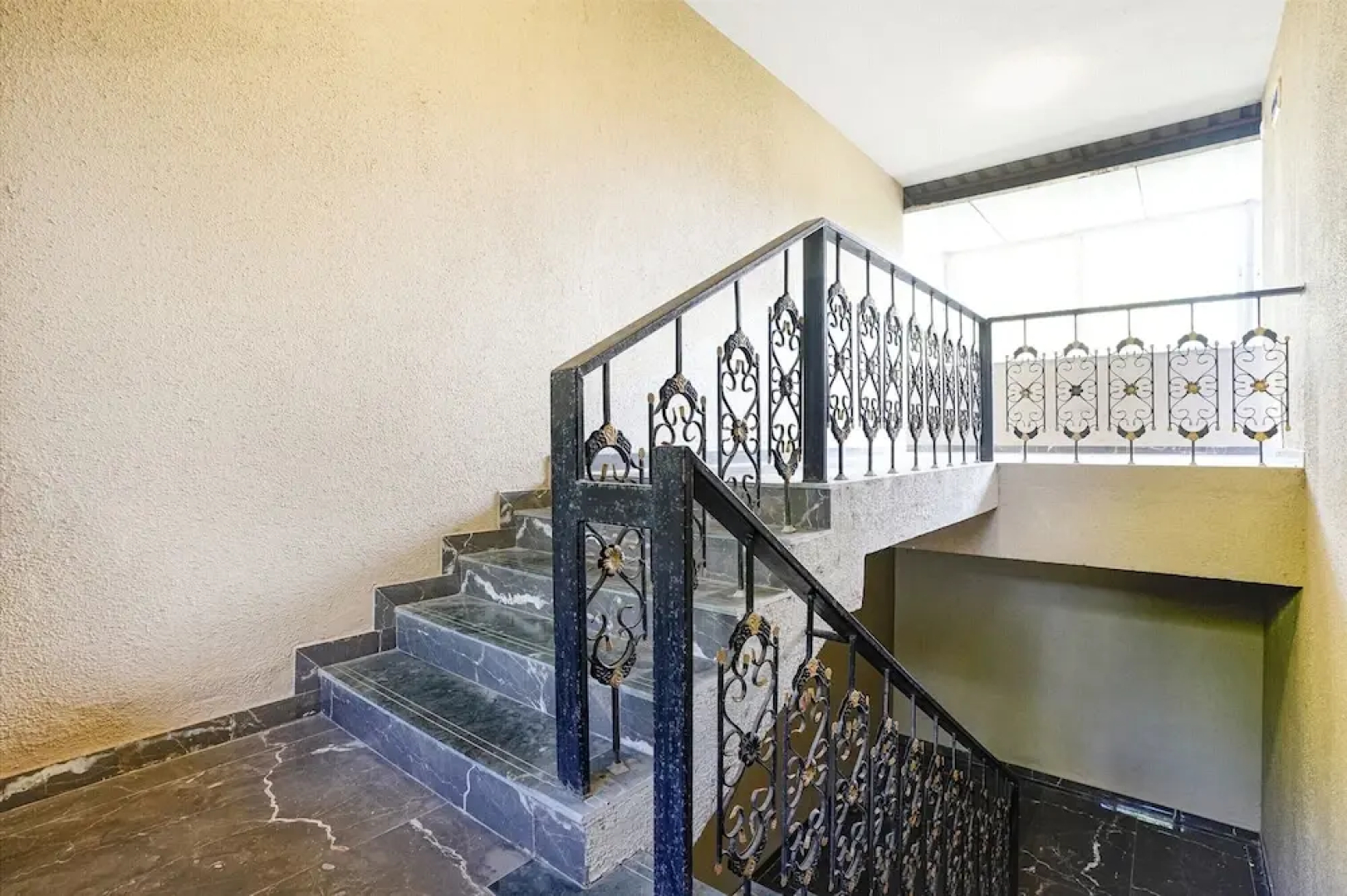 Fabhotel Blue Roof Sea Side