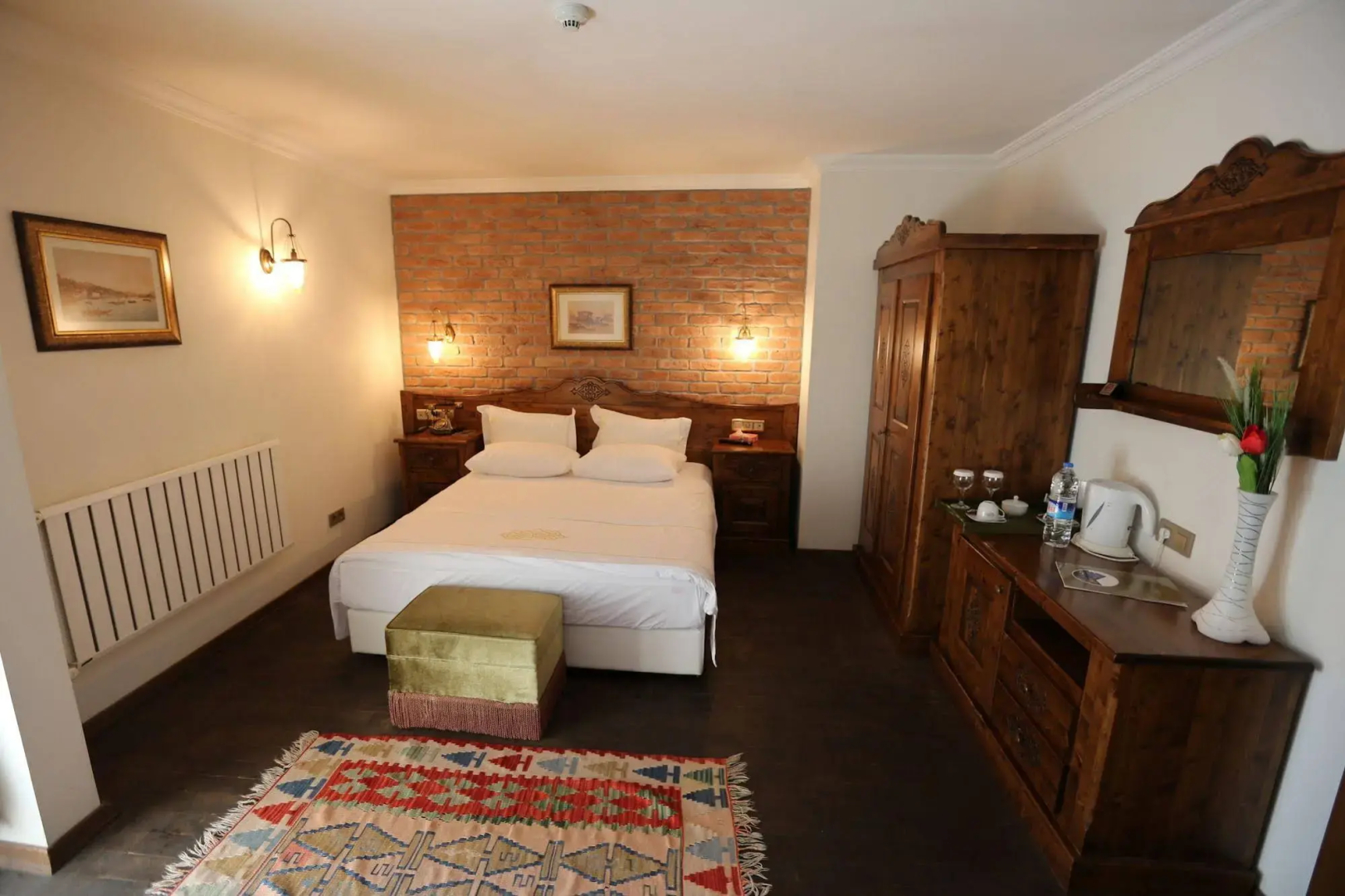 Rose Garden Suites