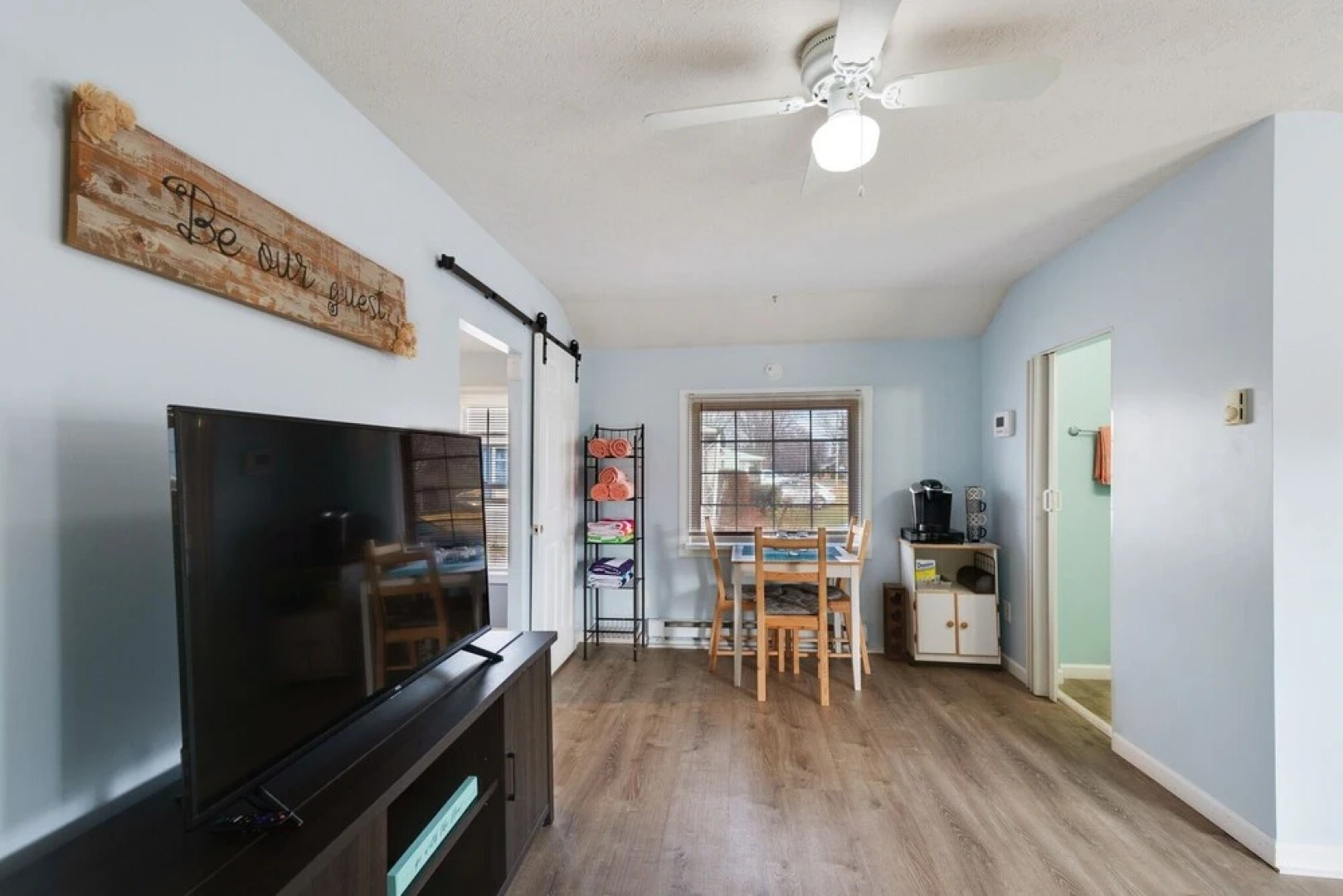 Niagara Rd Cottage In Perfect Location To Visit Lake Erie Or Cleveland 1 Bedroom Home by Redawning