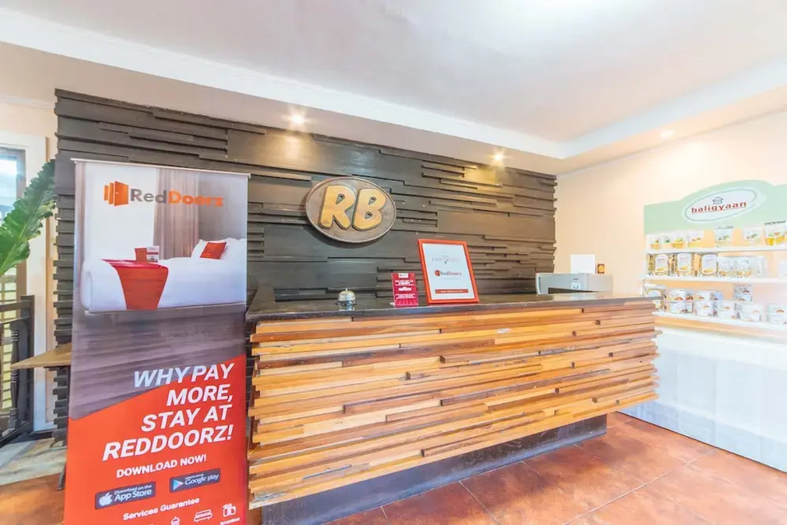 RedDoorz @ N Roldan Street