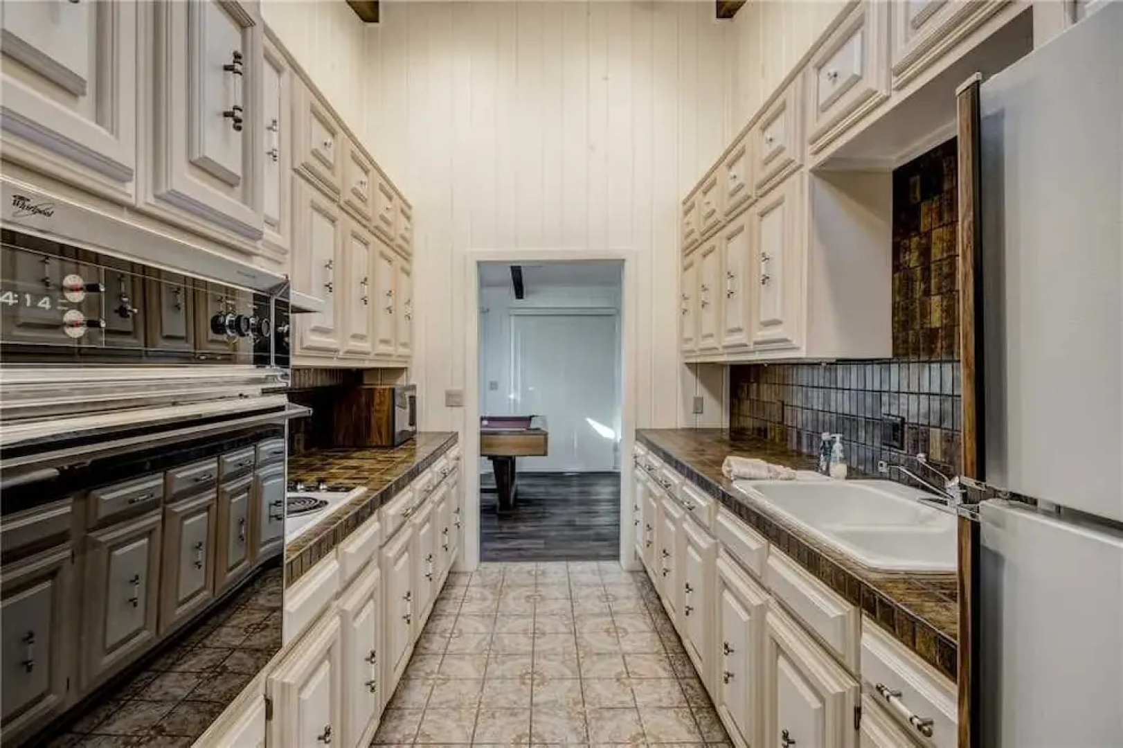 Hill Top Mountain View - Four Bedroom Cabin with Hot Tub