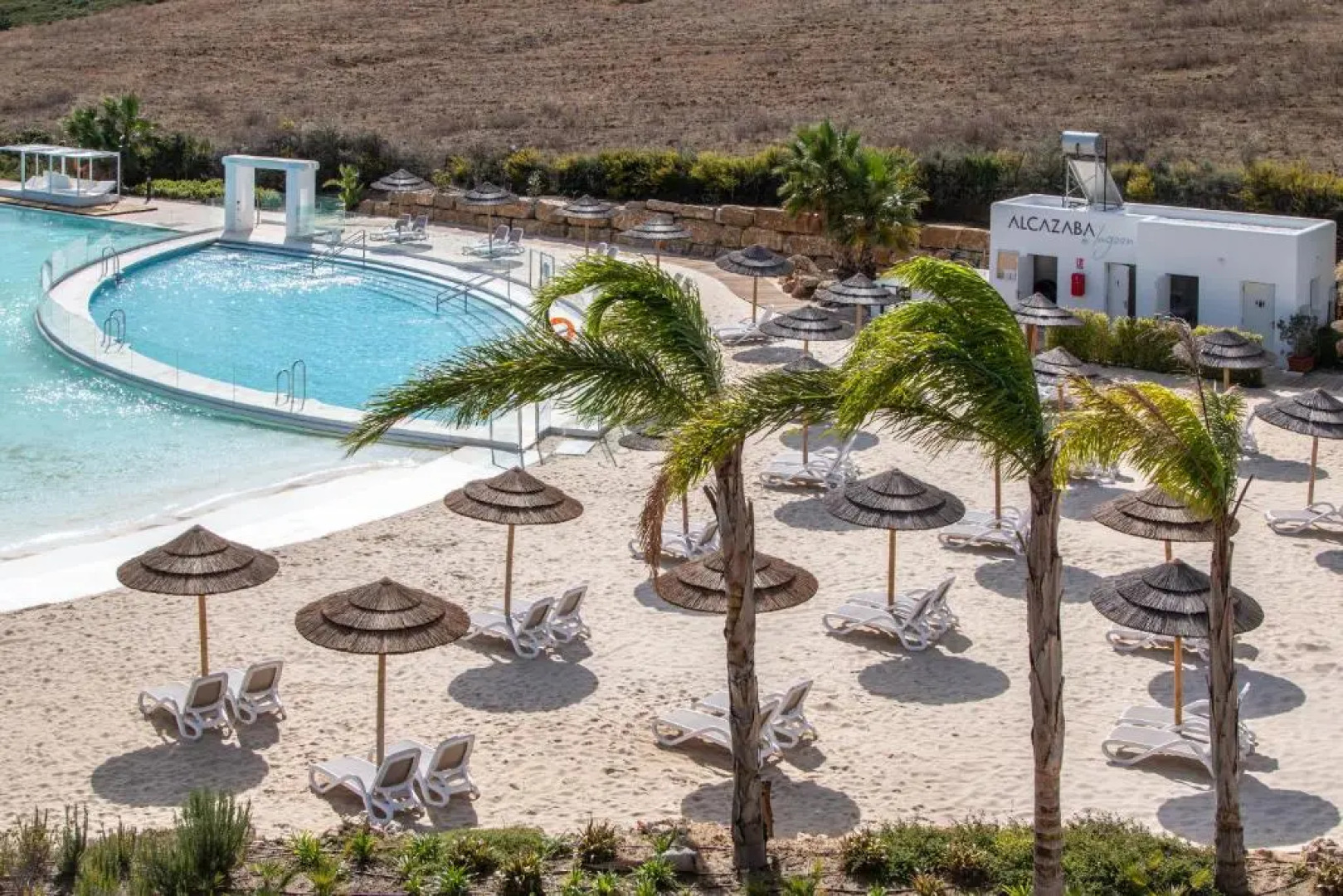 2237-Modern apt with private beach