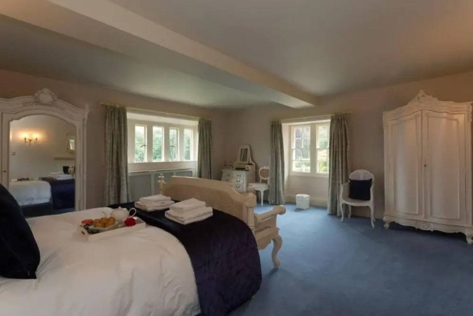 Exceptional Unique 5 Bedroom Manor House